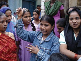 Santosh (centre) with the women of Sundernagari, India