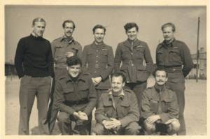 Melville Carson with other prisoners of war in Stalag Luft III in spring 1943