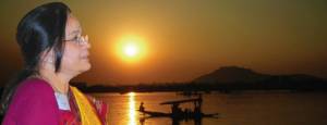 Sushobha Barve em frente ao Lago Dal,Srinagar, Kashmir 