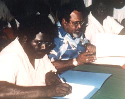 Joseph Kabui (left) and Sir Michael Somari sign the 'Endeavour' Accord in 1990
