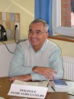 Open Day Event at France IofC Centre in Paris, 8th October 2005: Claude Bourdin talking during a workshop on the Farmer's Dialogue.
							