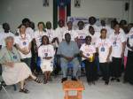 Riek Machar, Vice-président de l'Assemblée régionale du Sud Soudan, entouré de participantes à l'atelier des "Créatrices de Paix", Juba